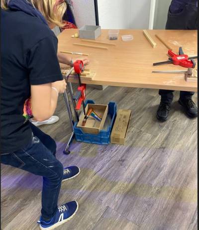 Ein junger Handwerker.