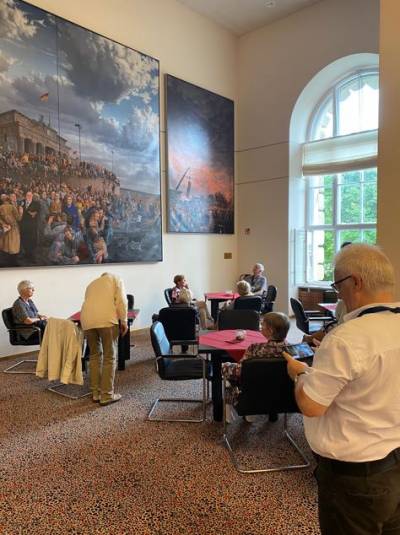 Gesprch zu den historischen Gemlden im Casino